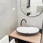 Explore The From Its Center In A Chic Balcony شقة