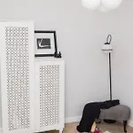 Explore The From Its Center In A Chic Balcony Apartman *