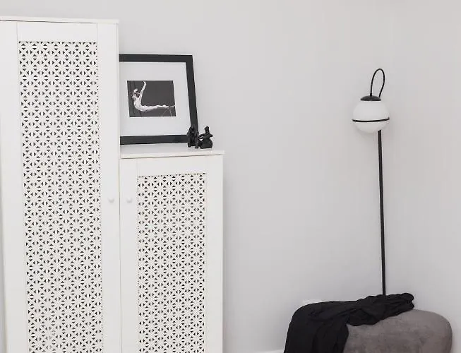 Explore The From Its Center In A Chic Balcony Lägenhet *