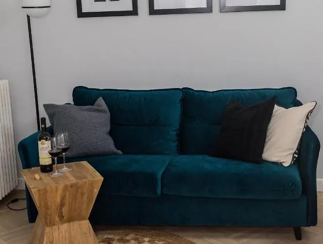 Explore The From Its Center In A Chic Balcony בוקרשט