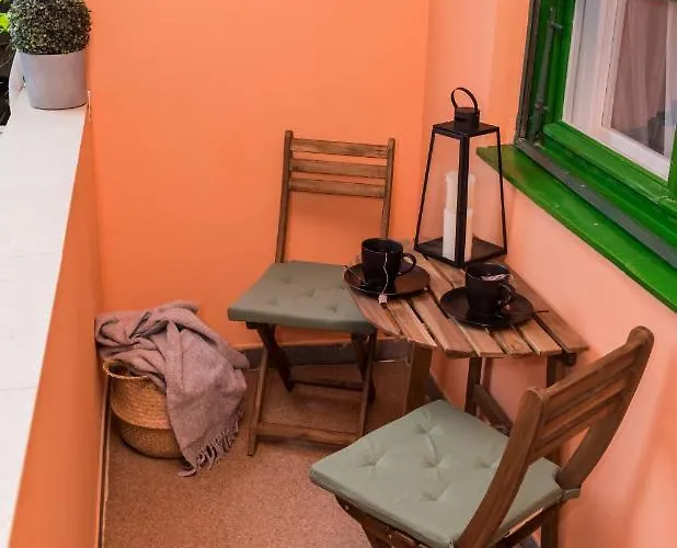 Explore The From Its Center In A Chic Balcony Bucureşti