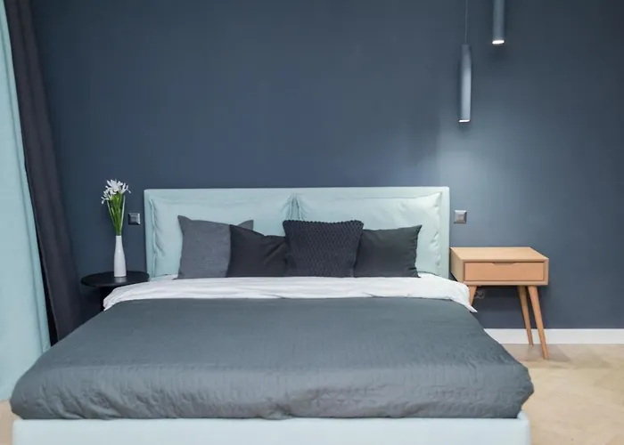 Explore The From Its Center In A Chic Balcony Apartment *